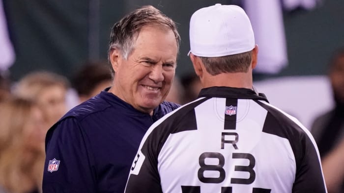 Patriots coach Bill Belichick smiles vs. Jets